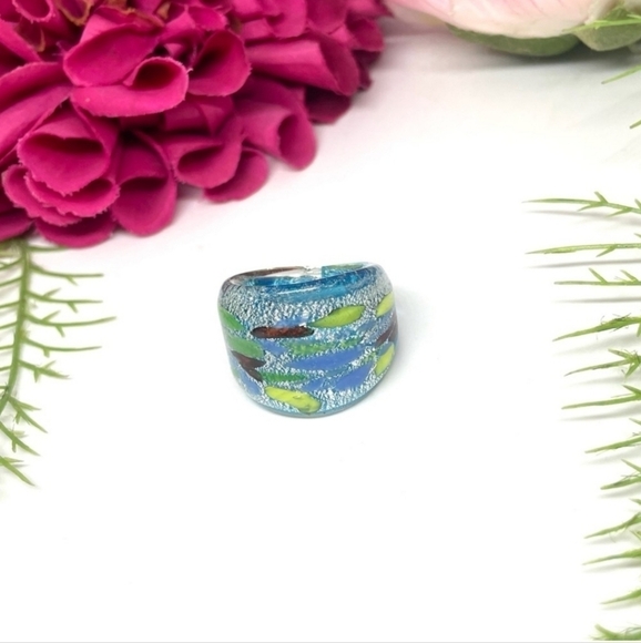 VINTAGE⚜️RETRO Colored Spun Glass Wide Ring Size 6 - Picture 1 of 6
